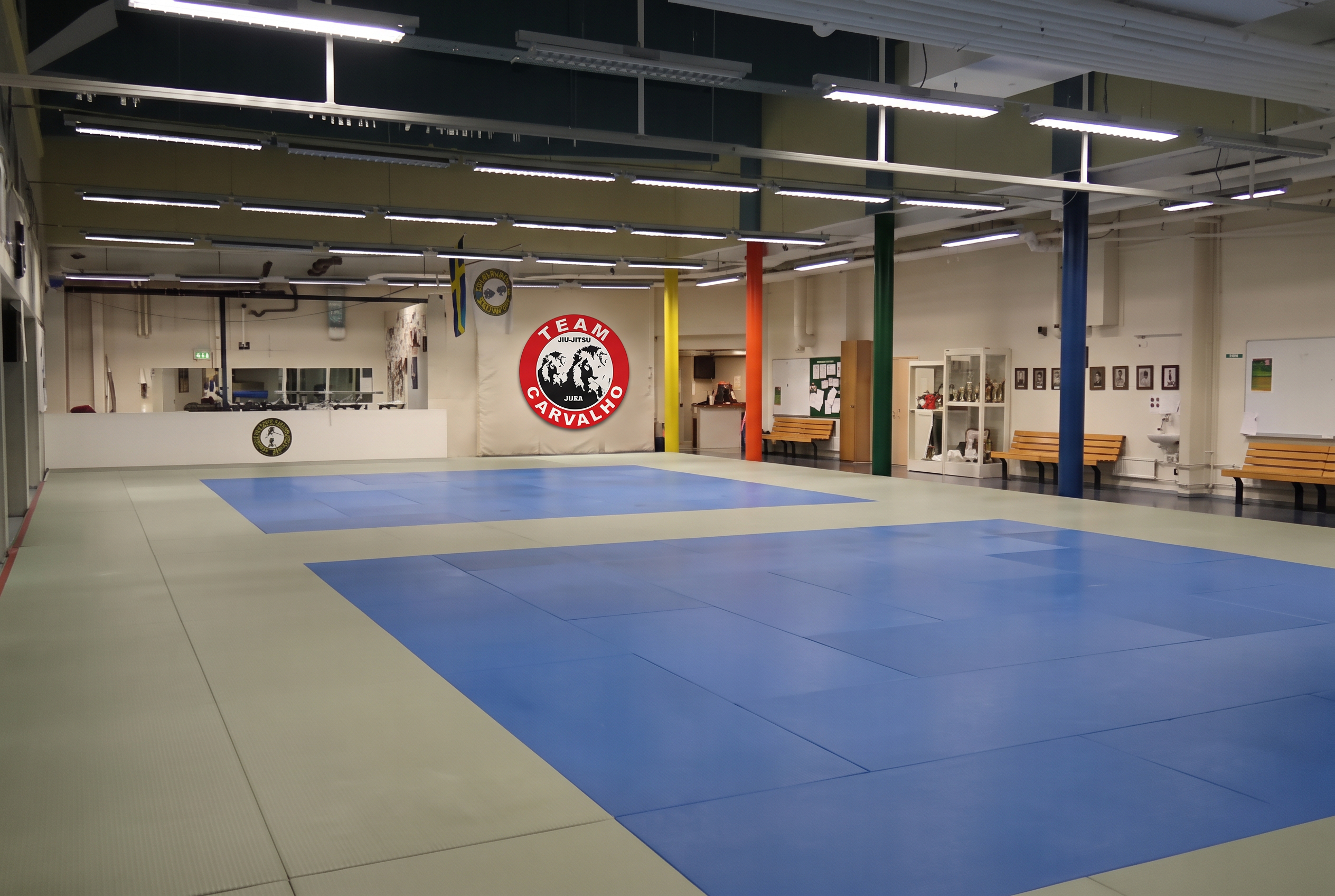 Team Carvalho Göteborg training facility with blue mats and open mat space